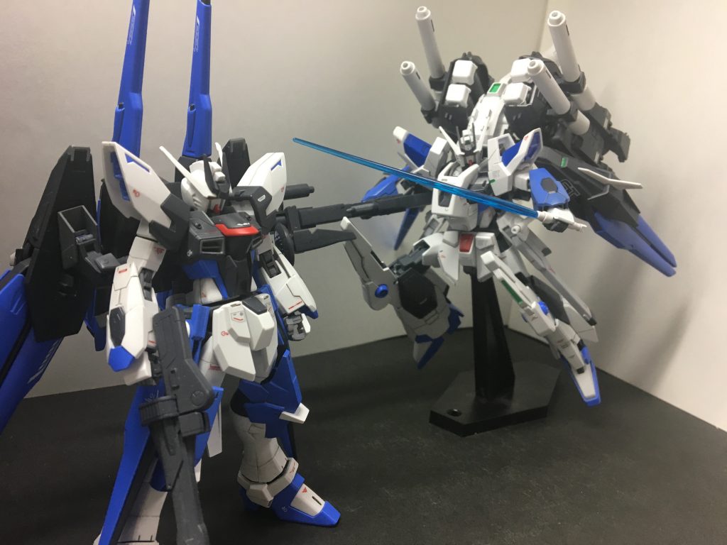 ファインフリーダムとのショット(´ω`)
なるべくファインの見た目のイメージを残しながらも違う形ってのを表現するのはやはり難しいですね…(⌒-⌒; )
塗装は缶スプレー、細かいところは筆塗りで塗装しました!