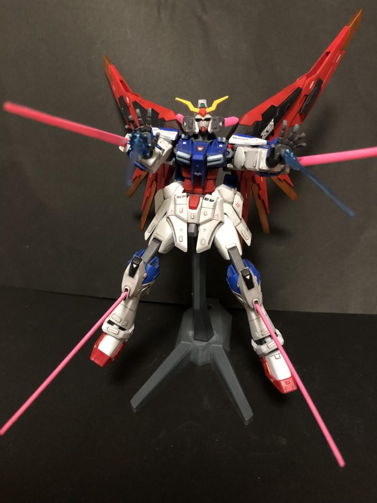 全砲門開放!
## パルマ・フィオキーナ
ユニットがベース機より大型化している。
これにより出力が上がり、近距離の使用だけでなく、ビームライフルを持たない代わりの中距離ビーム砲として使われる頻度が高い。
これはゲーム、ジェネレーションオブCEのパルマ・フィオキーナのオマージュである。