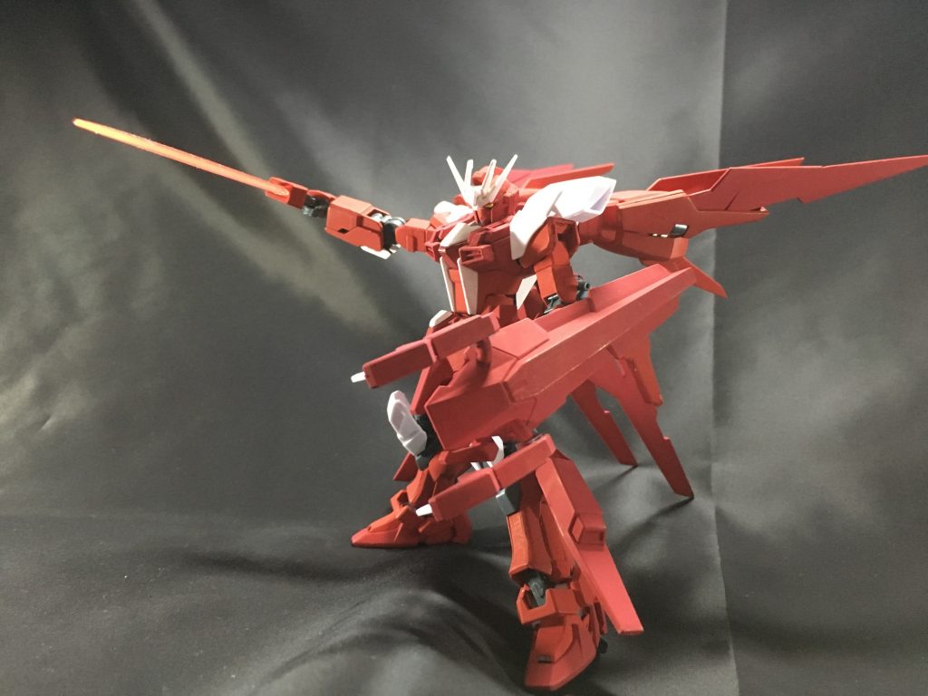 日本刀イメージでビームザンバーを改造して持たせてます。