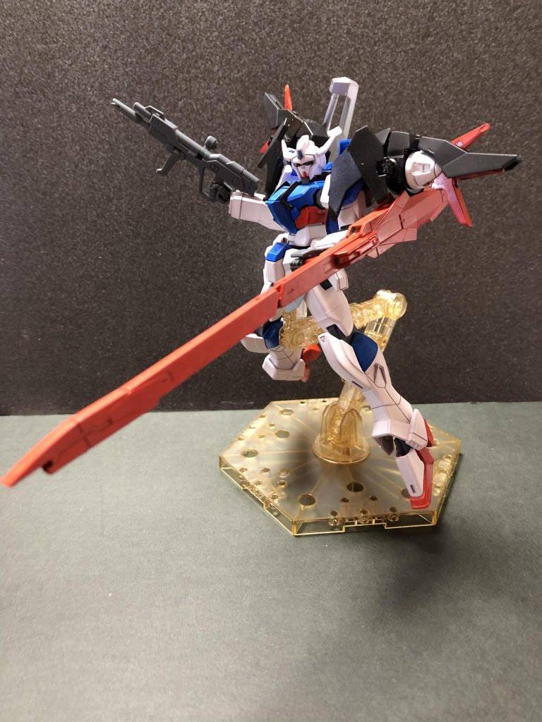 武装その2 M0416GX高エネルギー長射程ビーム砲
最初の頃はベオウルフの振るった魔剣に由来する「フルンティング」とかいう名前を考えてはいたんですけど元ネタとか色々調べた結果フルンティングの出てくるエピソードにおいては無銘の剣の方が役に立っていたという事が判明、だったらこっちでも名無し砲でいいやって事になってしまいました。赤いのは原作名無し砲の逆張りがしたかったのとFGOのベオウルフの宝具「赤原猟犬(フルンディング)」に由来。