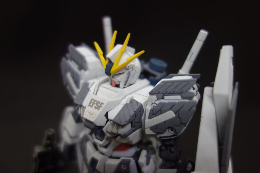 頭部の合わせ目は段落ちモールドにいたしました。