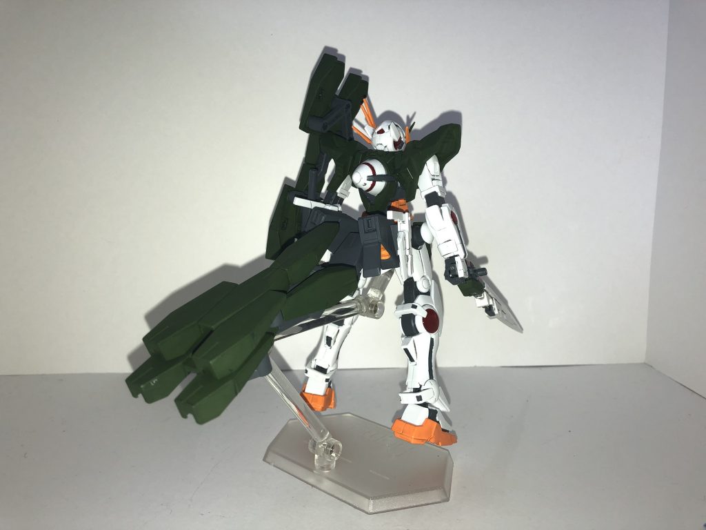 臀部にはケルディムのシールドビット兼GNドライヴユニットを追加。ここには9基のシールドビットを装備