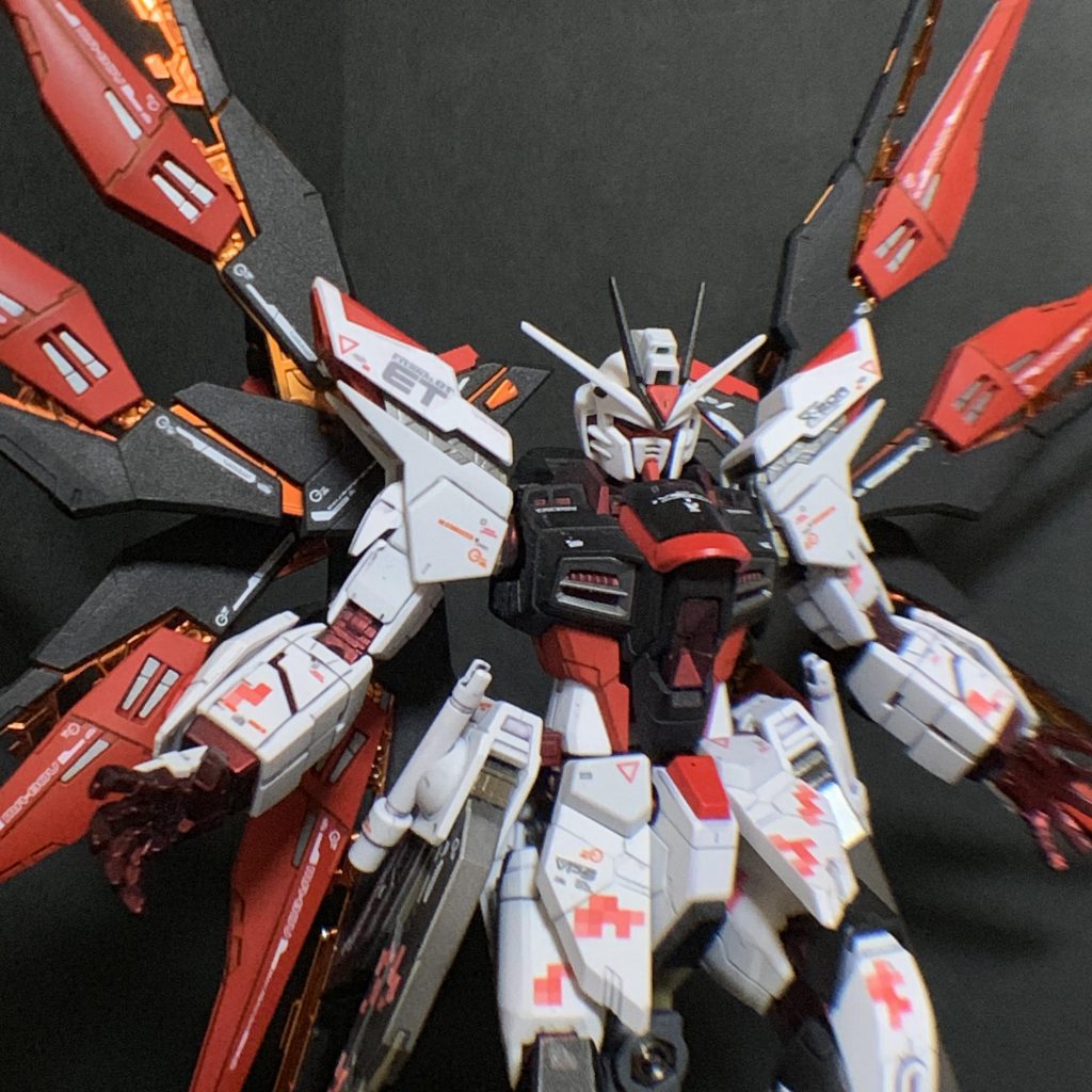 平手はフレームと同色に塗り、ややGガンダム的な雰囲気にしました^ ^