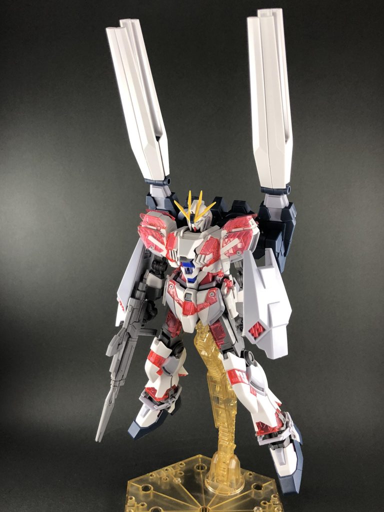 バックパック、サーベルラックは問題なく付きますが、シールドだけは基部がA装備専用になってるのでそのままだと付きませんでした。
C装備にA装備の腕が余剰パーツで入っているので、それを使えば装着可能です。