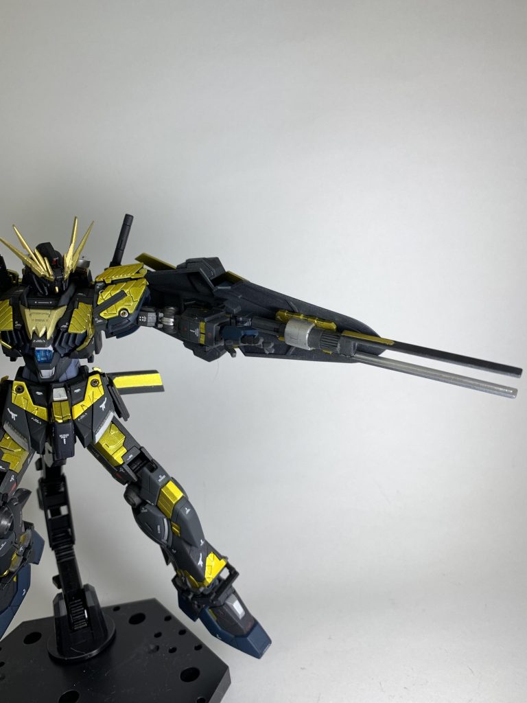 シールド(BS装備)
バンシィのアームド・アーマーBSとアームド・アーマーDEの運用データを元に開発された設定の装備。
ビームキャノンとグレネードを廃して数種のジャンクから作成しています。