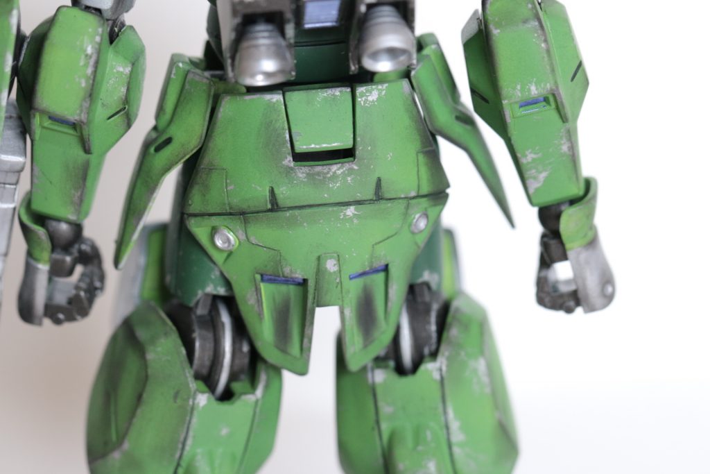 初のスジボリ。ラインチゼルでの作業でしたが、デザイン、精確さ、共にまだまだです。