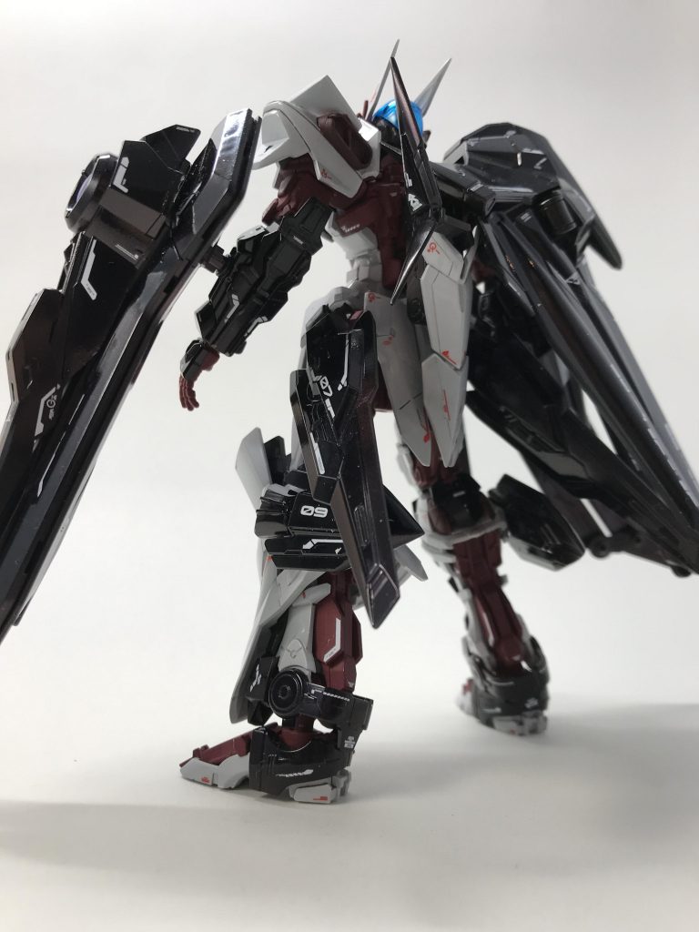 後ろです。
腰のサイドアーマーとひざ関節に新しいブレイドドラグーンがマウントしてあります。