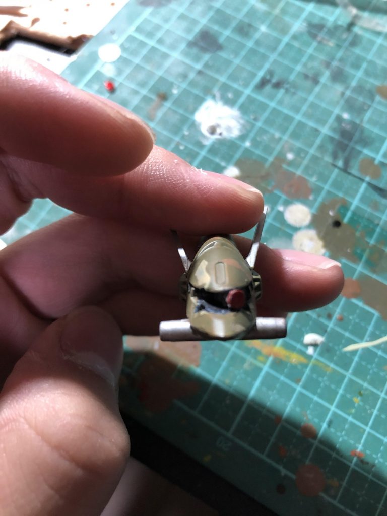 製作工程をあまり撮っていなかったのでモノアイを可動チェックした時の画像です。