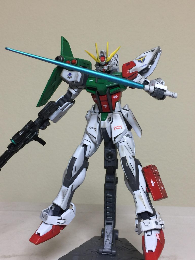 『俺に 剣を使わすんじゃねー❗️』
ビルドストライクデュナミスは
スナイパー&早撃ちMSなので
緊急時の時に ビームサーベルを
使用しまいます。