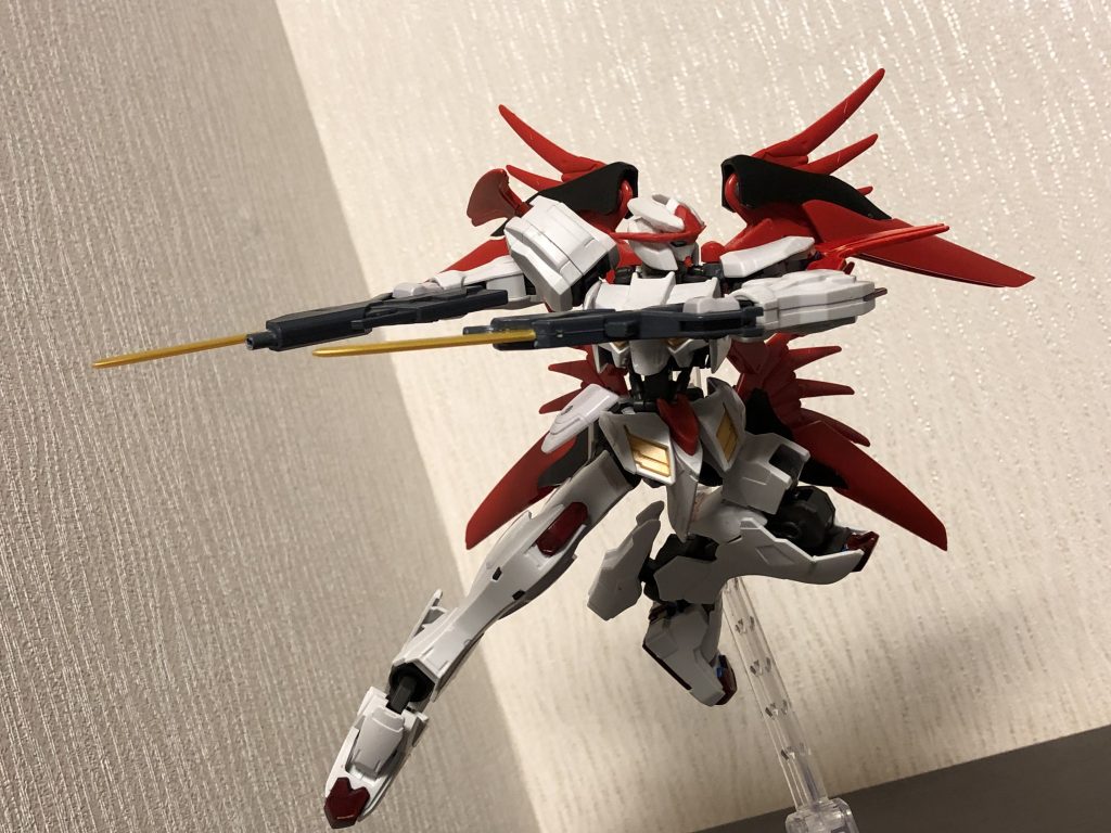 ルシファーライフルのソード部分はバエルソードと同じ材質で出来ており近接格闘にも対応可能