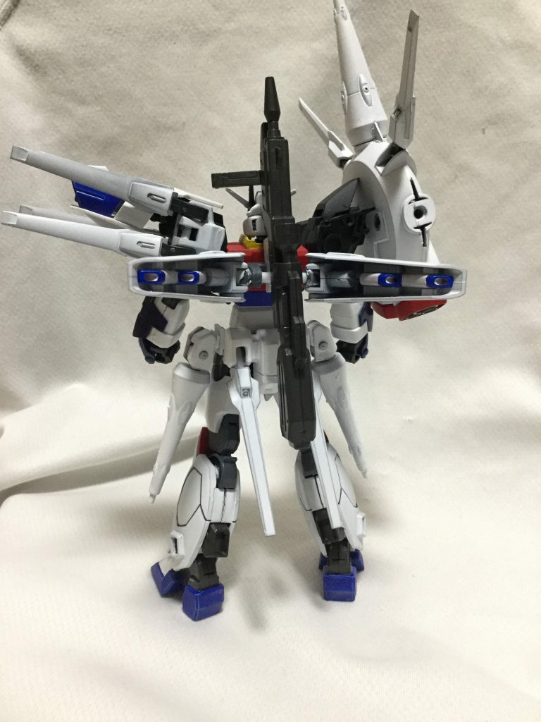 バックショット
色分けは原型と同じにしました
所々でレジェンドのパーツを使用しています