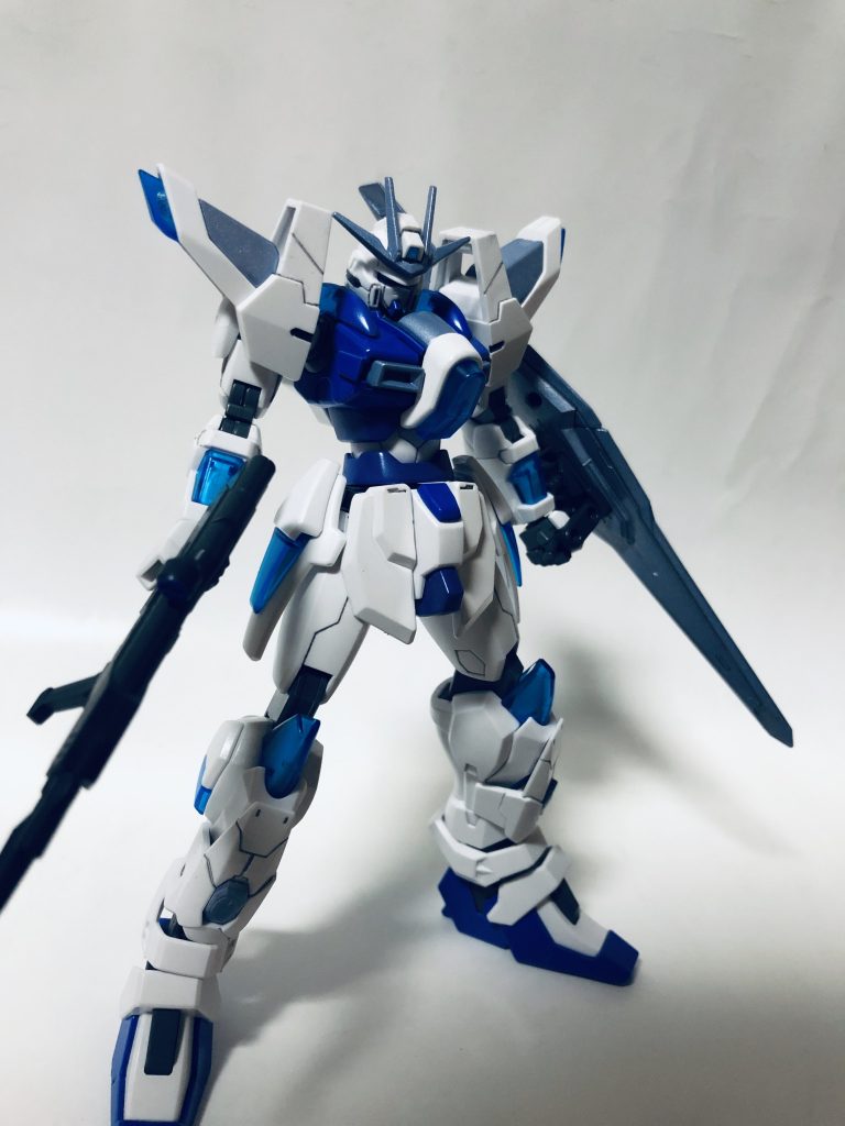 バックパックを外してみました。
素体でもカッコいいと個人的には思っています。肩のクリアパーツがお気に入りです。