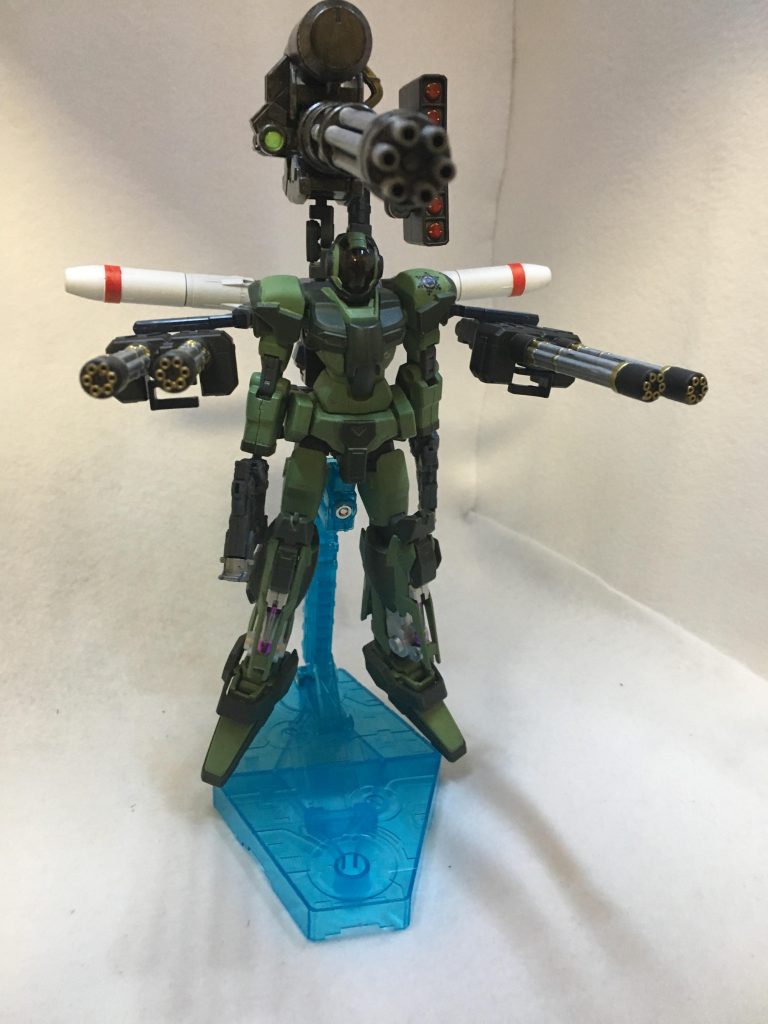 展開時
マイクロミサイル内蔵型x2
ジャイアントガトリングx1
ダブルガトリングx2
3連ミサイルポッドx2
にて遠・中距離を制圧する。
発射後は各装備を捨て基本形態で切り込み脱出する。