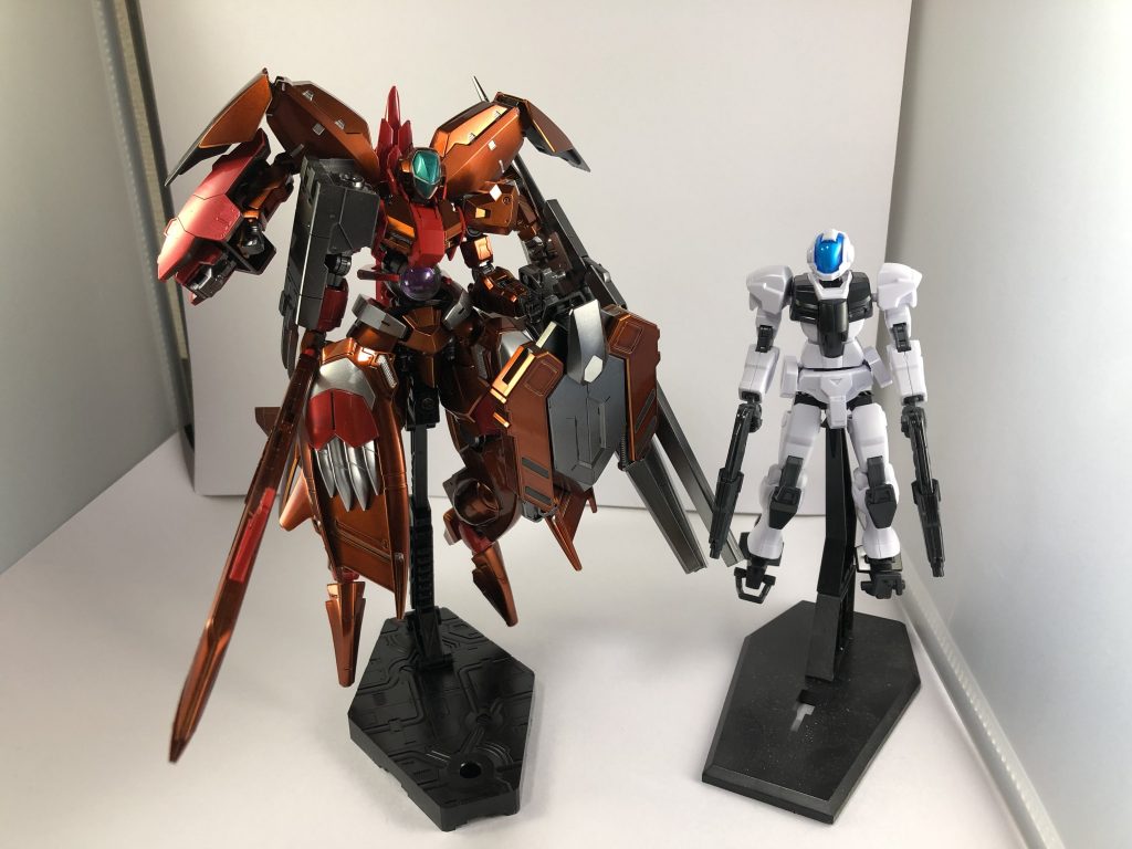 サイズ比較のため、ガードフレームと一緒に撮影。
思っていたよりも大型化しました。