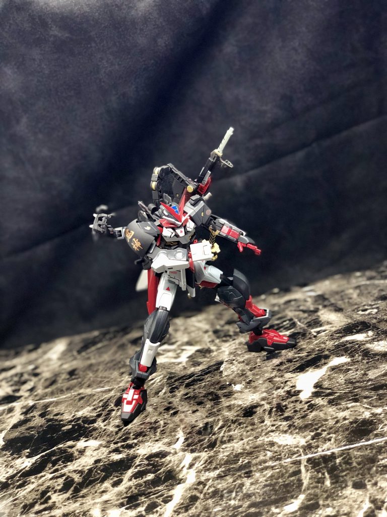 黒の布を外すと尽かさず、抜刀での攻めになる
写真左のバックパックについてるサポートアームは百錬の物になります