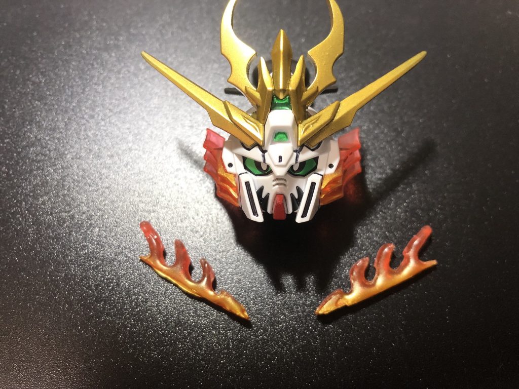 角の炎、頭部センサーはUVレジンにてクリア化しています。