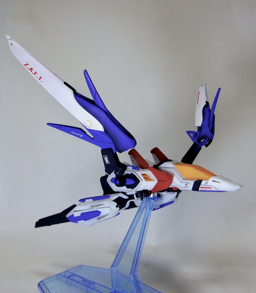 支援機のスカイグラスパーです。本体は遠距離攻撃がないのでコンビネーションで戦います。