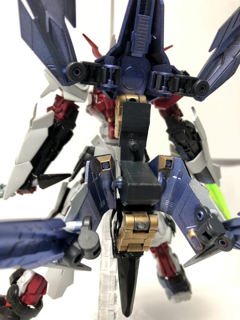 裏はこんな感じで
市販のバーニアパーツと
エポパテ、プラ板で形を整えています
ちょっと適当だけどスジ彫りにも挑戦!