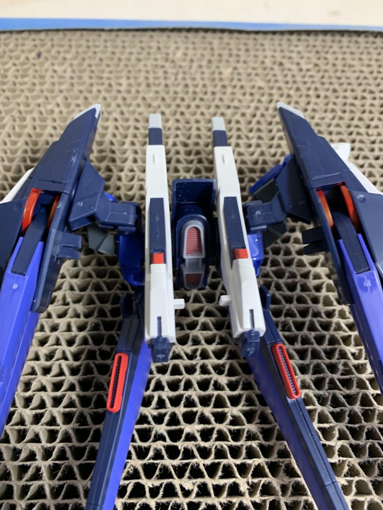 本来ない穴も開けて、ヴレイブドラグーン背面への動きを強めに