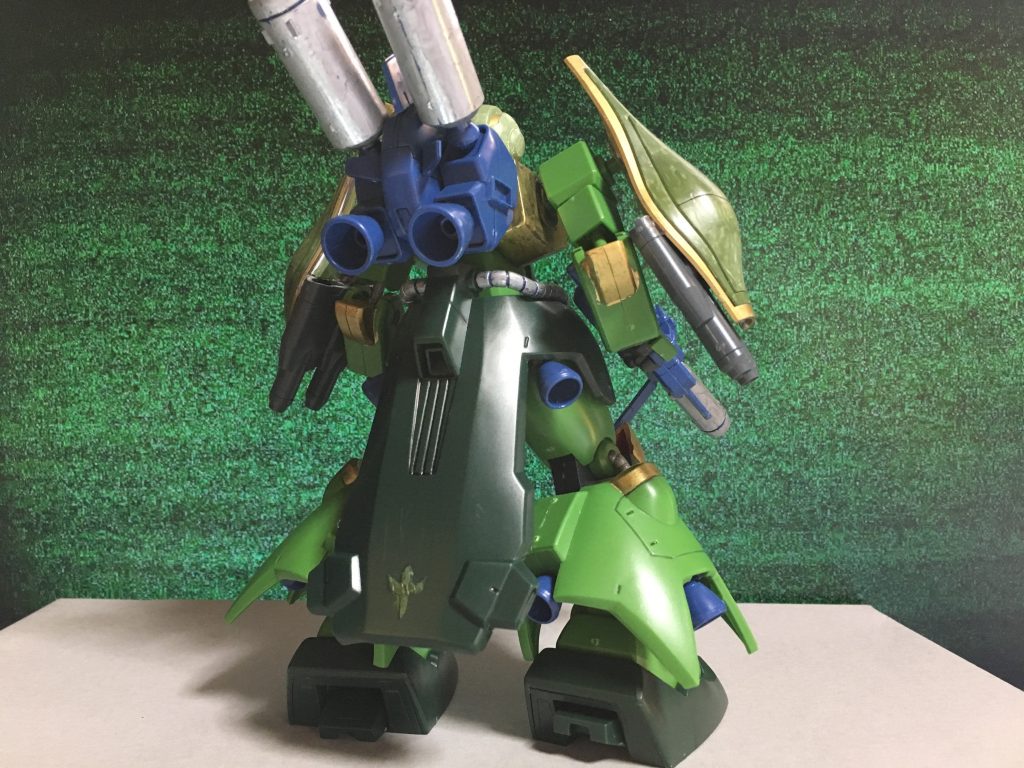 肩はガザCのシールドにティルトローターパックのキャノン。頭はLBXのAX-00。