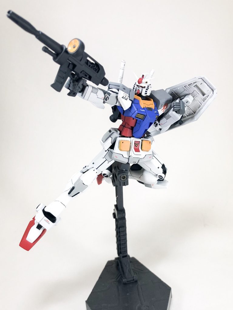 SEEDらしいポーズでパシャリ