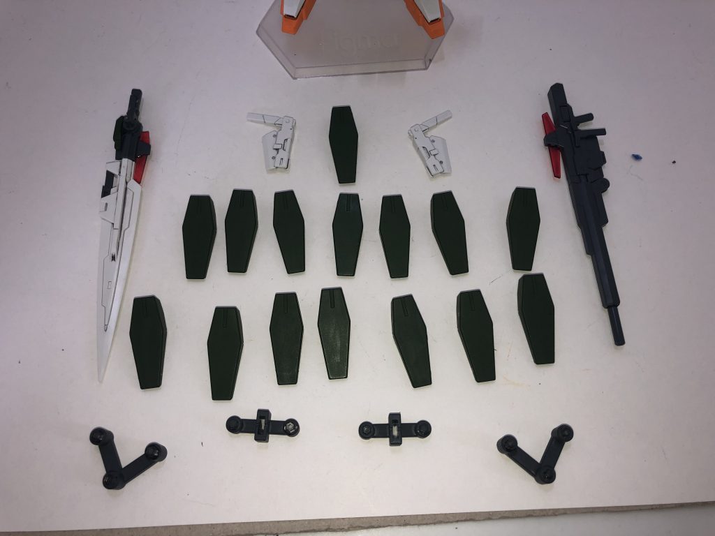 武装
追加した武装はGNソードIIロングとシールドビット12基。これによりシールドビットは計15基となった