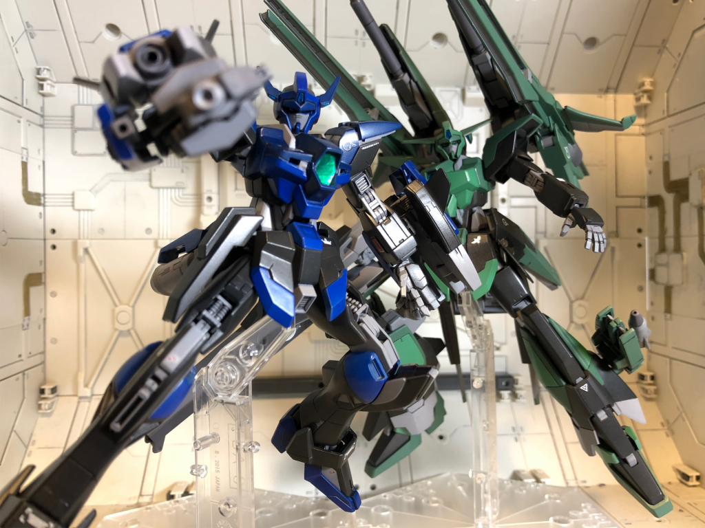 ツーマンセルで戦闘を行うインパルスガンダムのバリエーション機として製作。名前はザフトらしくイタリア語から、「ロンディネ」はツバメ、「アルバトロ」はアホウドリの意味です。
以下、各写真と妄想設定です。*写真だけ見て読み飛ばし推奨!*