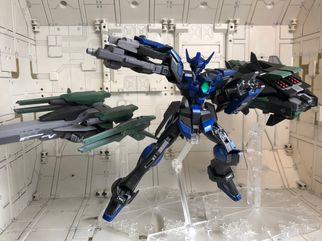 癖の強い性能を持った二機だが、前衛に特化したロンディネと後衛に特化したアルバトロの連携が前提となっている。二機が連携することで、超人的なパイロットや核エネルギーを持たなくとも「ただ一機で戦況を覆す万能機」に肉薄する戦力となるのである。
## 以上、妄想設定終わり!
読んでくれた方お疲れさまでした!