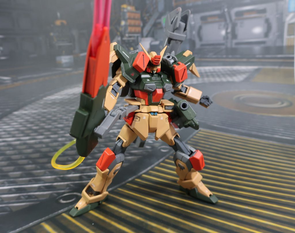 後ろからビームサーベルも出ます