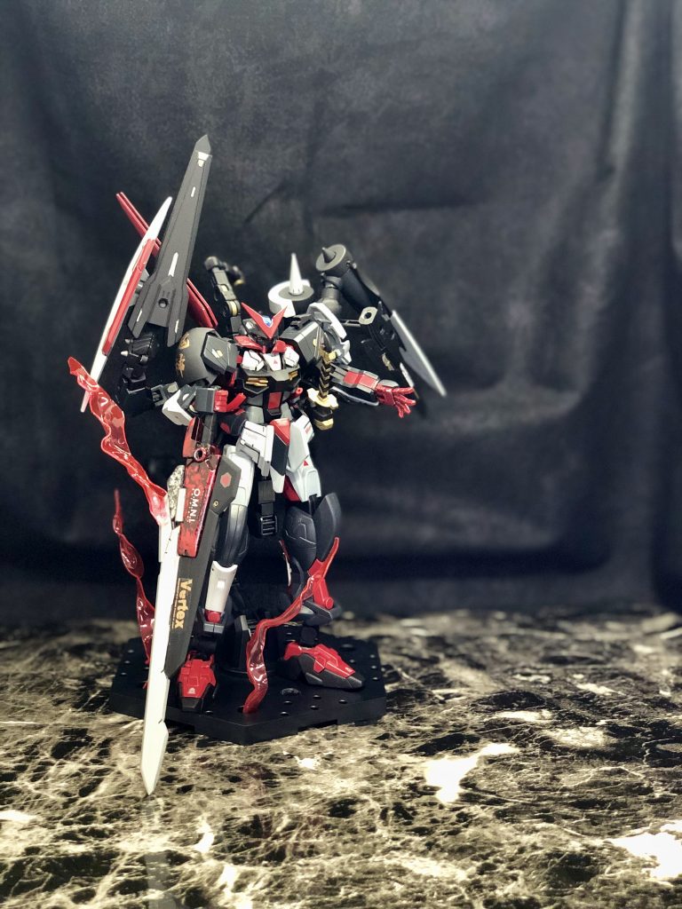 大型GNソードでのポージング
ソードの塗装はラップ塗装にしました
マスクを取れば、こんな顔つきです(astray_rd)
そして、ソードから出る真紅の焔
(エフェクトパーツ)