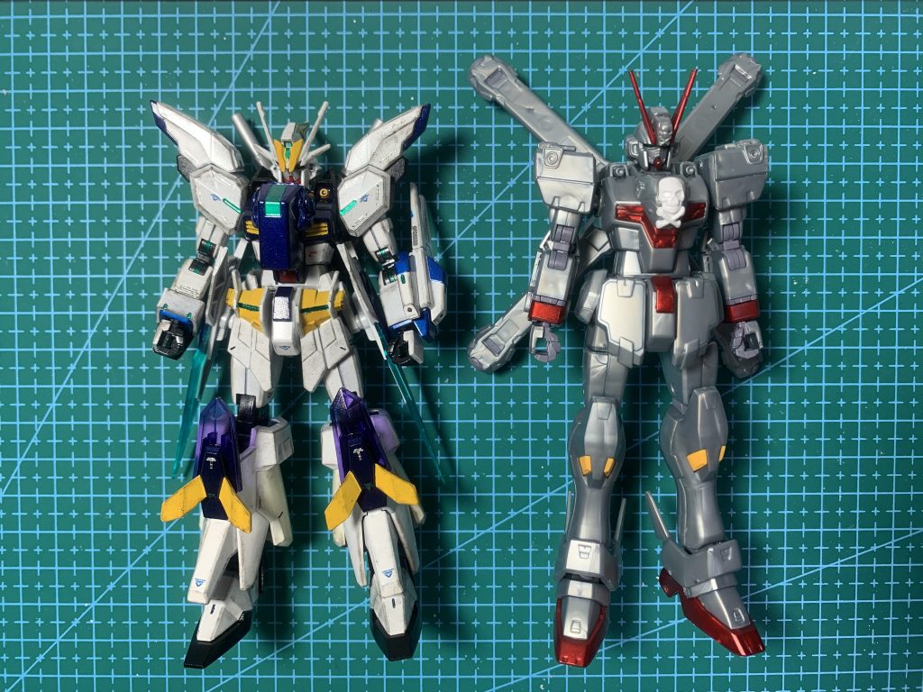 大きさ比較！
今回、小型の機体にしたかったので、クロスボーン ガンダムをベースに改造を行いました！
同じくらいの大きさに出来て満足です！