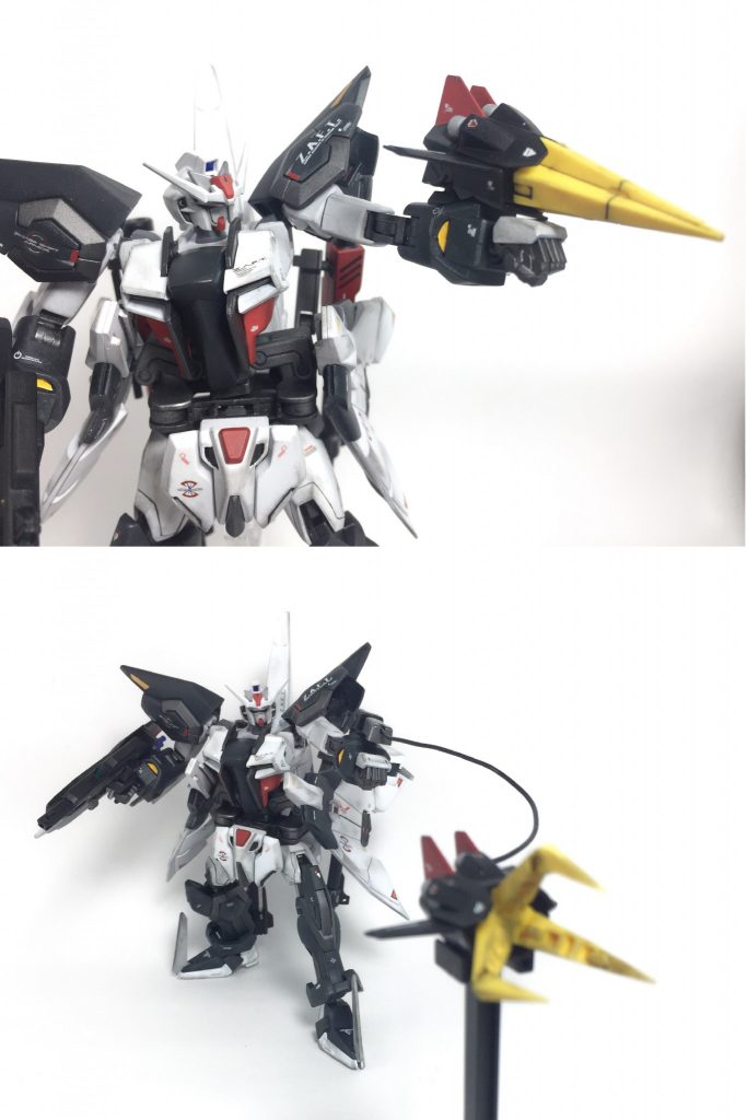 ## グレイプニールトリケロスと同じくブリッツが装備しているロケットアンカー*「グレイプニール」*を採用。鋭い先端での突きやクロー展開しての捕獲等、様々な用途で使用できる為、採用された。尚ブリッツの最大特徴ともいえるステルス機能*「ミラージュコロイド」*は本機に使用した場合の消費電力が凄まじくステルス使用時間も極端に短くなる為、搭載を見送っている。