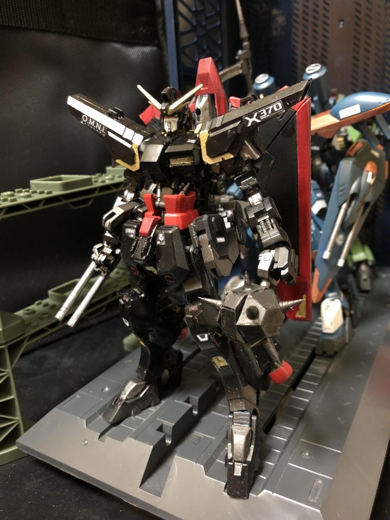 アズラエル「さあコレでいよいよ準備は整いました。“ZAFTコーディネイターのイケメン全滅大作戦”を決行しますよ！」
oyz「ええっ？？なんスカその作戦！？」
アズラエル「私は遺伝子操作で作られたイケメンがキライだって言ったじゃないですか。不公平でしょ？生まれながらのイケメン。」
oyz「いや、そうですけど。」
アズラエル「そこで、このアトミックイケメンバスターミサイルの登場です。この爆発に巻き込まれると、イケメンじゃ無くなります。」
oyz「なんですか、そのダサいネーミングのミサイルは〜〜！！この戦いってその為だったんですかあ！！」
アズラエル「当然でしょう。イケメンが無駄に沢山いない。これこそが青き清浄なる世界ですよ。」
「イケメンが無駄に沢山いない....！はっ、そうでしたか。おっしゃる通りです。」
アズラエル「わかったら頑張って退治していこう。盟主王として頑張らなきゃ、僕も。青き清浄なる世界の為に、ね。」

ーそして2ヵ月程が経過し、地球連合軍はザフトのプラント防衛要塞ボアズ侵攻を開始した。－

アズラエル「さあいよいよ決戦です。準備は良いですか？」
oyz「ハイ！こちらもフォビドゥン、カラミティ、レイダー、全て準備は万全です。」
アズラエル「うん、ようやく3機揃ったね」
oyz「ハイ。今回はロゴス製のガンダム3機ともに準備出来ておりますので、ファントムペインからは出撃致しません。」
アズラエル「ま、充分でしょう。今回はZAFTのプラントへ侵攻します。MS部隊は敵のMS部隊を撃退し、アトミックイケメンバスターミサイルの通り道を確保してくださいね。」
oyz「ハッ！了解です！」
アズラエル「青き清浄なる世界に為に！」
oyz「青き清浄なる世界に！！」

ステラ「....ネオ....？」
oyz「あっ！ステラ...。」
ステラ「私....出番....ないの？」
oyz「あ、まあちょっとね..。」
ステラ「アウルと....スティング....出番....あったよ？」
oyz「ごめんごめん、ステラには後で出番作ってあげるから。今回はお休みだから。」
ステラ「うん....わかった...。」
oyz「(･ω･;)あーびっくりした。」