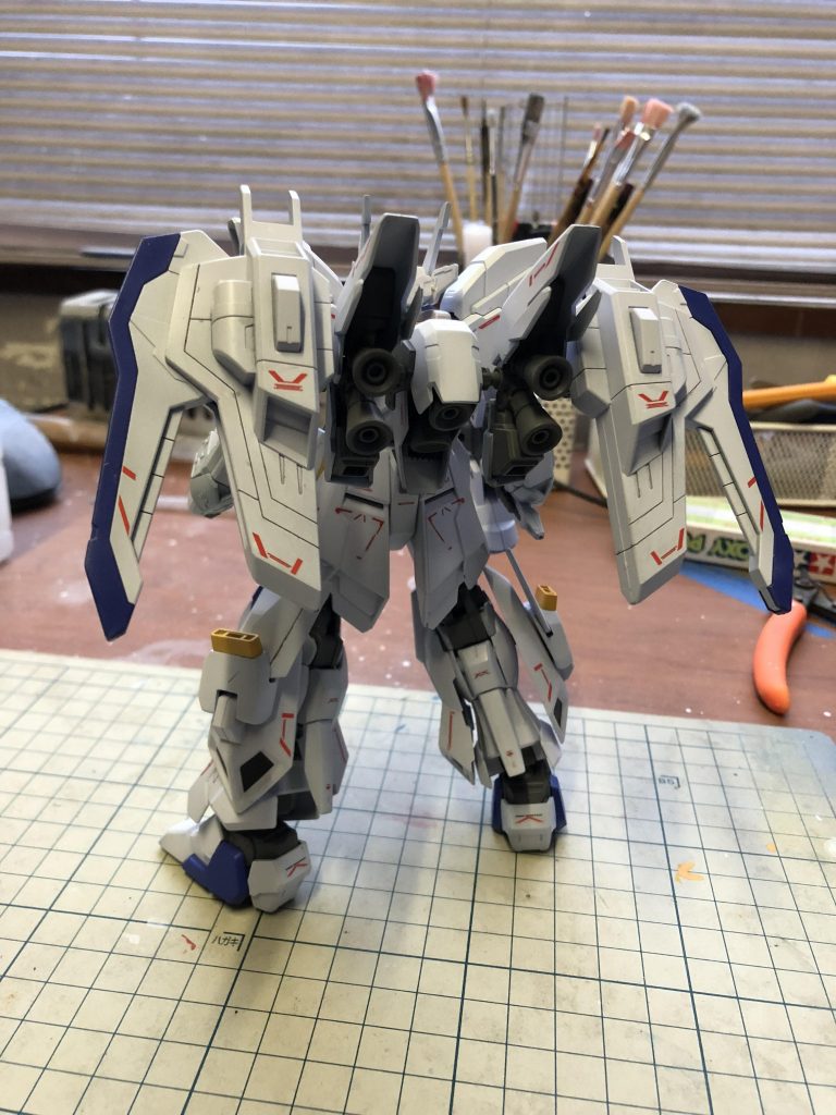 続いてリアビュウ。
シナンジュスタインのバックパックをベースにしております。