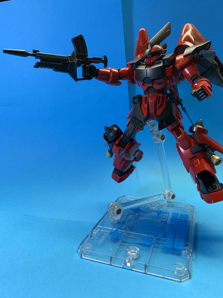 機甲突撃銃。普通のジンが使ってるものより口径を小さくしつつ威力は据え置きと優秀な武装のようです。Gには効きませんが…。