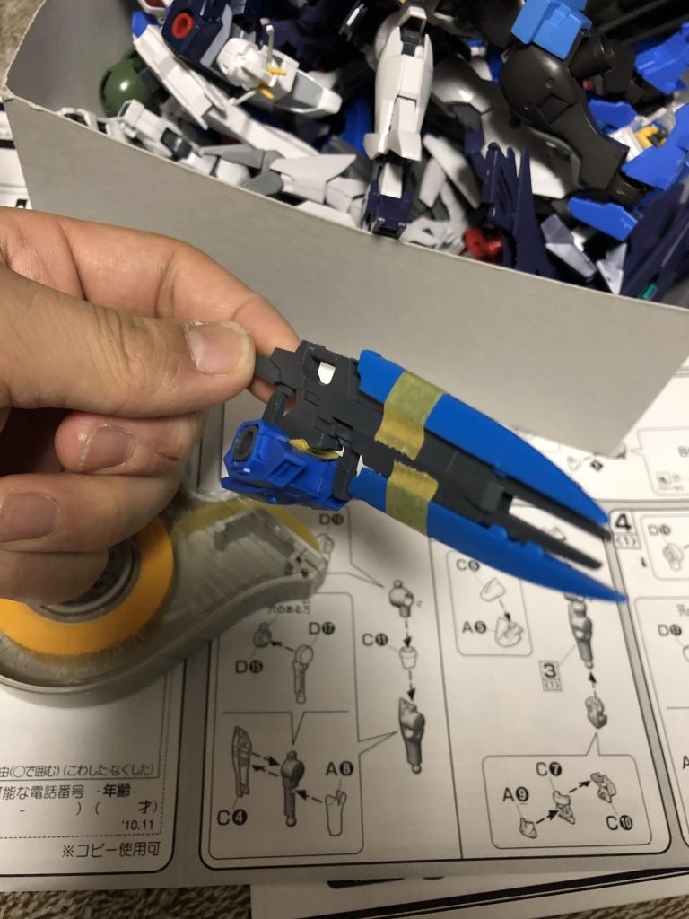 ライフルの下にエネルギータンク的なのを付けたかったのですが巡航形態になった時とても不格好になったので付けませんでした。