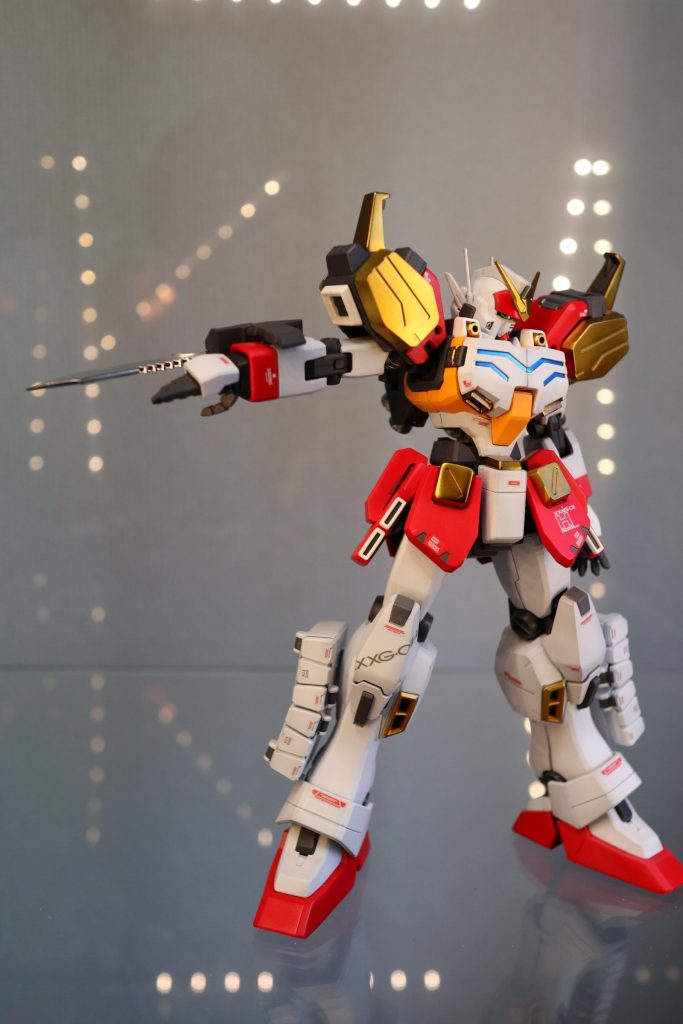 ナイフは向きが気に入らなかったので使いやすいように改造しました
GNソードⅢとだいたい同じ構造ですね