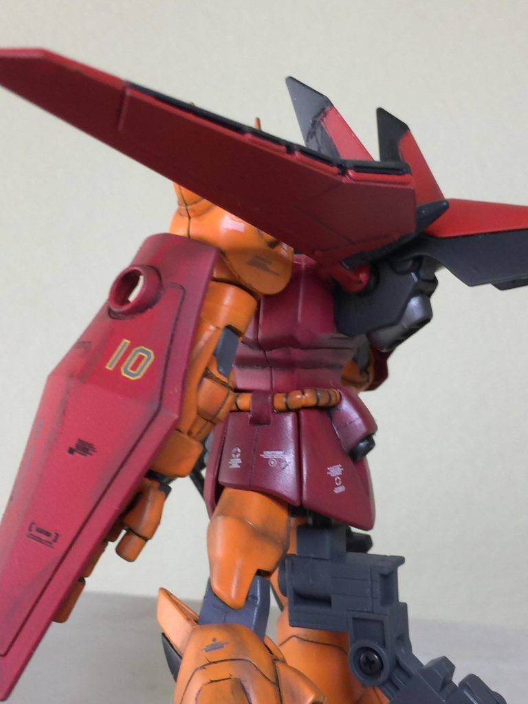 シールドは グフR35の物を
使用しました。
バンダイ製の水転写デカールも
少し使用しました。