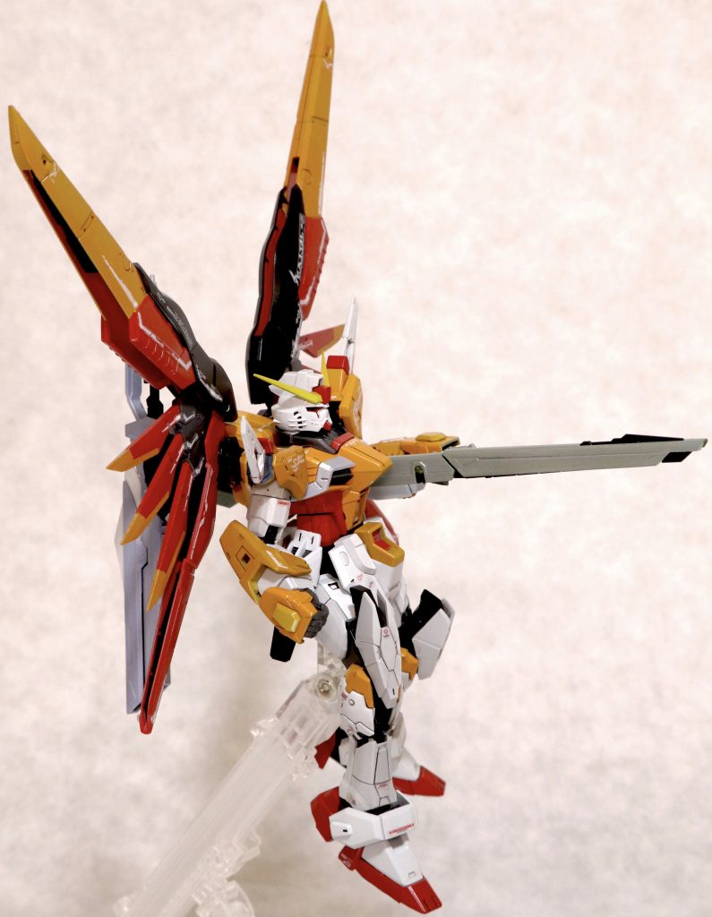 高エネルギー長距離ビーム砲
背部からの展開もこのとおり
やはり財団Bの技術力は素晴らしい