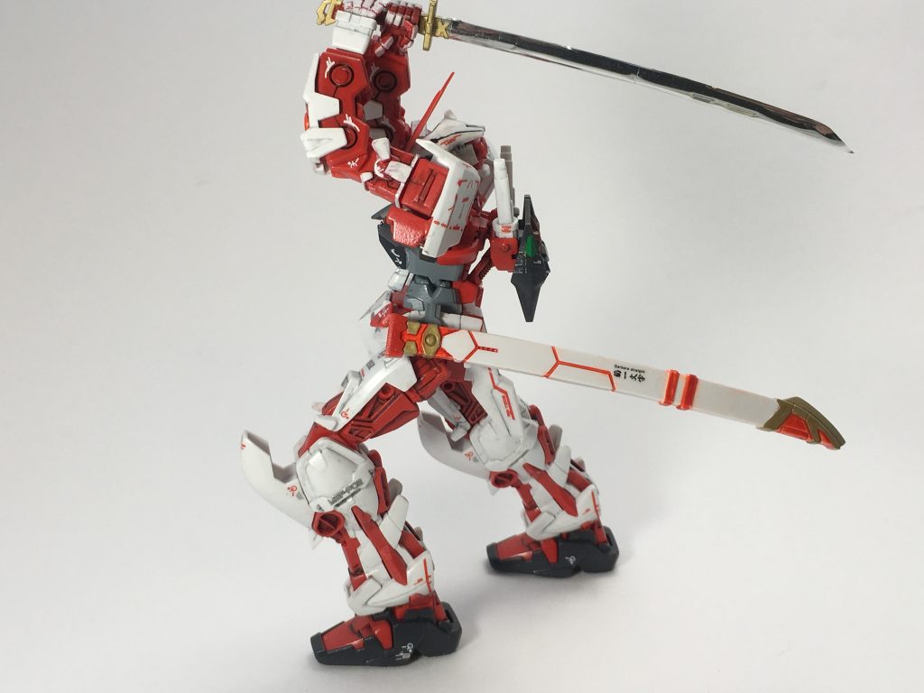 左足を踏み込みながら、上段に振りかぶり