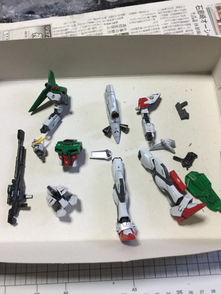 ビルドストライクデュナミスの
スミ入れ制作工程です。
今回は 簡単に スミ入れを
しました。