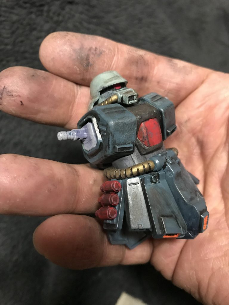 アクリルガッシュはムラも少なくてお手軽に使えるのが良いのですが、表面かなりザラザラするのが難点…
（汚し前は撮り忘れ）


追記：
今回の汚し方ですが、エッジ部分を中心にスミ入れマーカーを流し込み、乾燥する前に手早くリムーバーで拭き、指で伸ばしていきました。