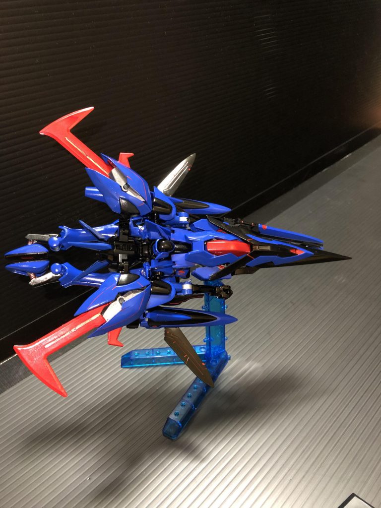 巡航形態を巧みに使いこなし戦場を駆け回る姿が想像出来てとてもかっこよく仕上げられたと思います。