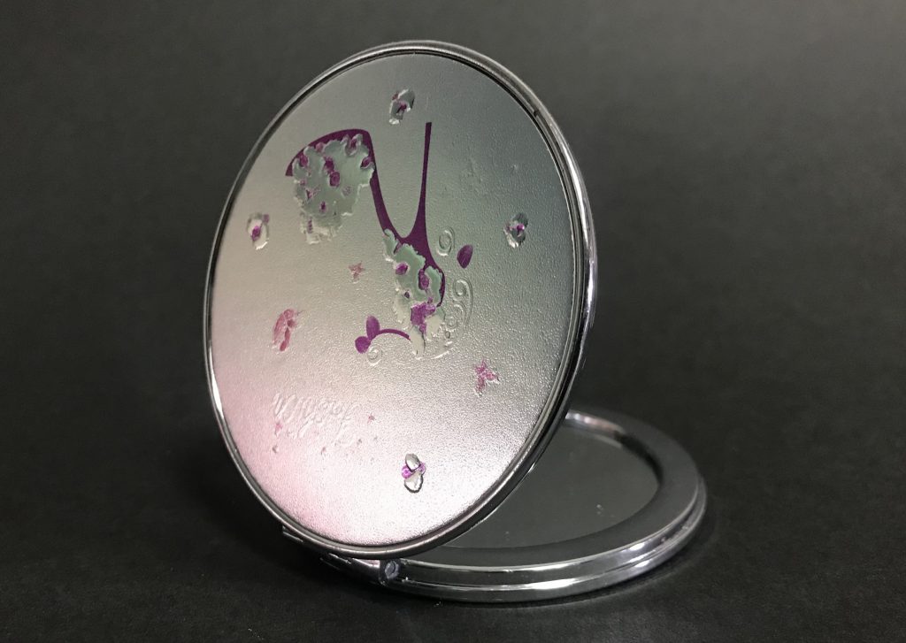 ディスプレイ台座

ただの100均の鏡です（笑）
より女の子っぽく見える様に使用