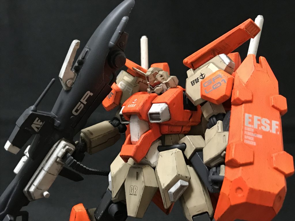 今回は最新鋭機な設定なのであまり汚さずに細かいキズをつけるような感じでチッピングしてみました。