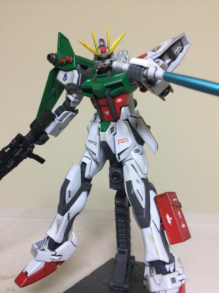 ビームサーベルも 逆手で持って
接近戦で戦闘できます。