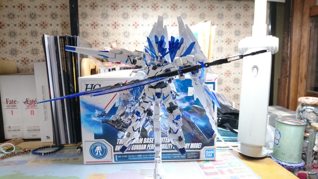 個人的に一番お気に入りなポーズ。左手にもギリギリハイパービームジャベリンって持たせられるんですね……。