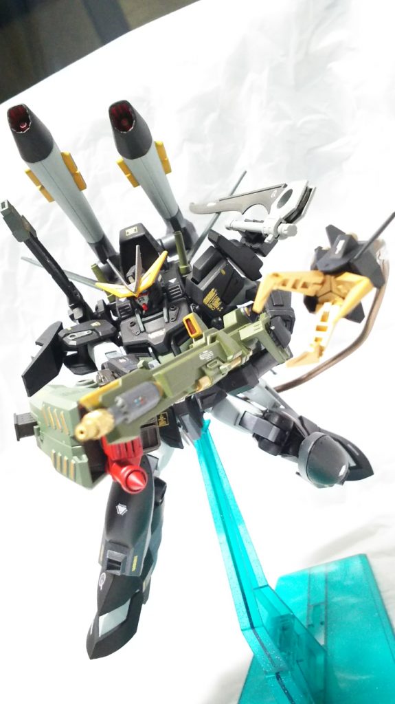 アグニ構え。他パーツの干渉がすごい(笑)