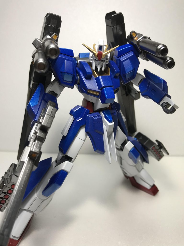 カラーリングをオレンジベースから、ブルーカラーに塗装。すっかりゼータ系の機体らしい雰囲気になりました。