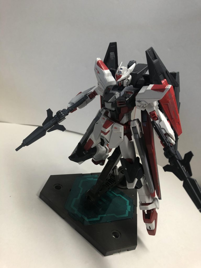 アローライフル×2
ストライクフリーダムアーヴェインの基本装備。連射性能より、一発の威力を高めたライフル。チャージ時間が掛かるため二丁装備している。